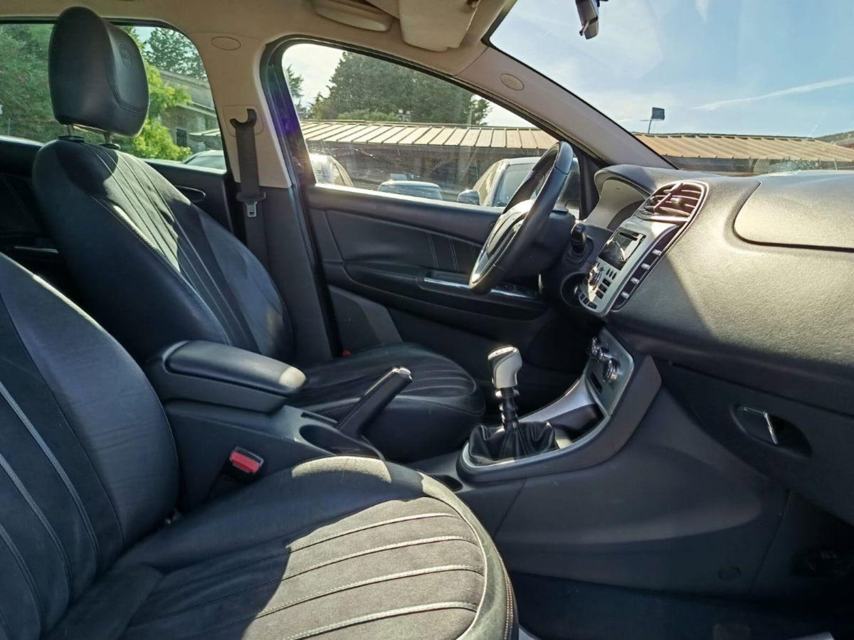 Lancia Delta 1.6 MJT DPF Platino (17)