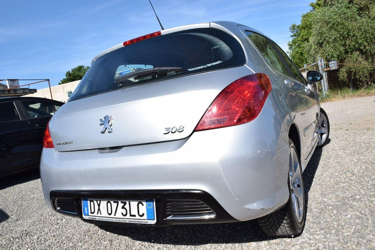 Peugeot 308 1.6 HDi 110CV 5p. Business (17)