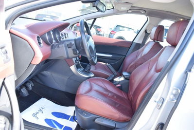 Peugeot 308 1.6 HDi 110CV 5p. Business (18)