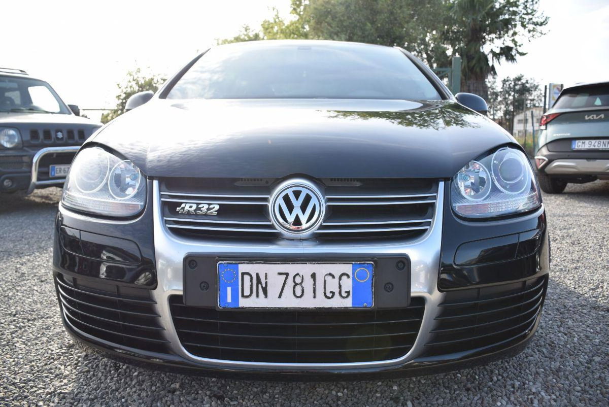 Volkswagen Golf 3.2 VR6 4mot. 3p. DSG R32 (16)