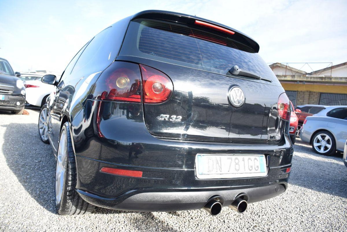 Volkswagen Golf 3.2 VR6 4mot. 3p. DSG R32 (19)