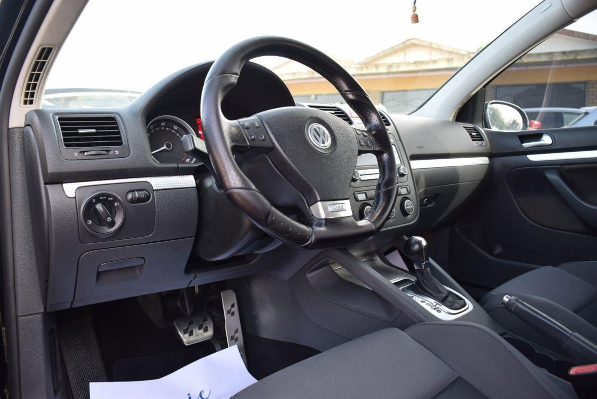 Volkswagen Golf 3.2 VR6 4mot. 3p. DSG R32 (5)