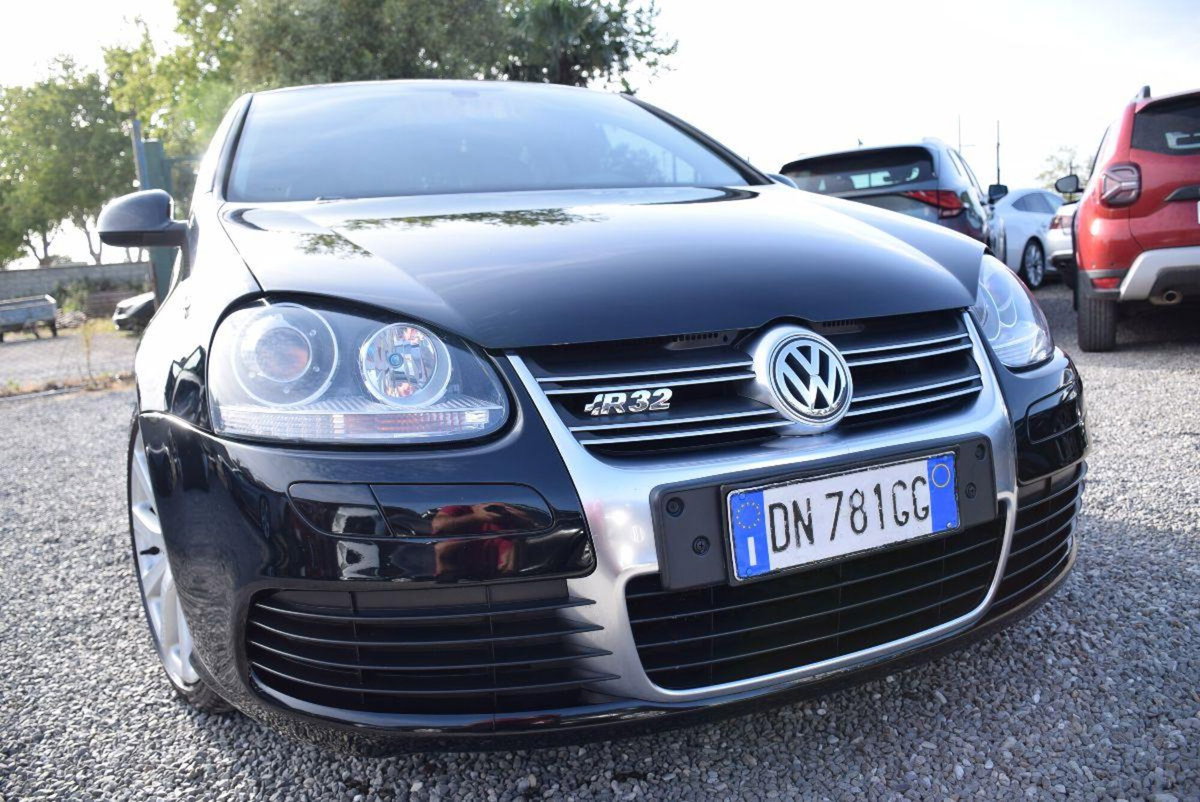 Volkswagen Golf 3.2 VR6 4mot. 3p. DSG R32 (9)