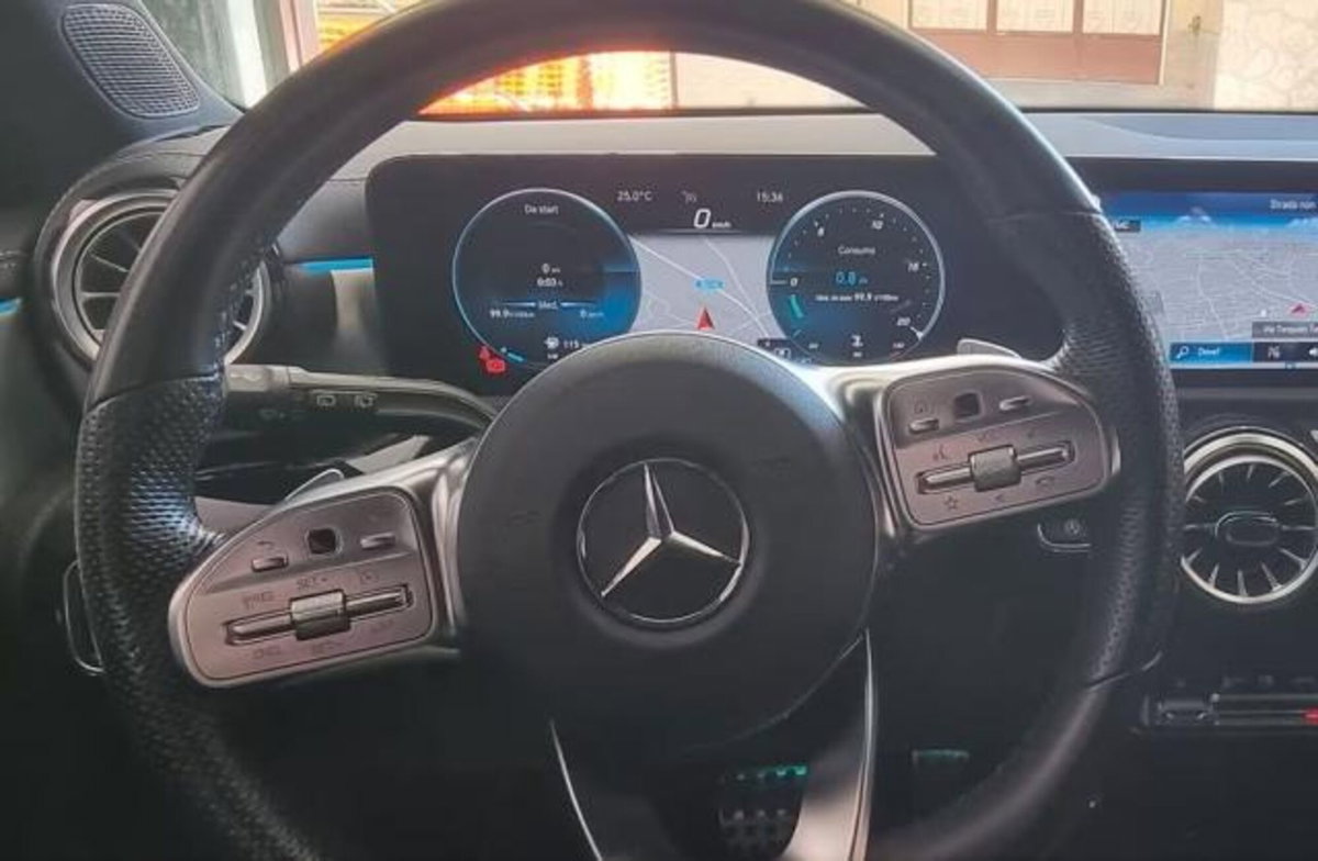 Mercedes-Benz Classe A 180 d Premium (11)