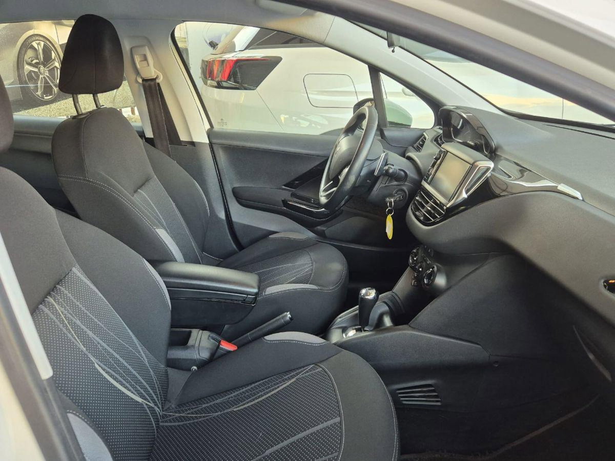 Peugeot 208 HDi 68 CV 5 porte Allure (11)
