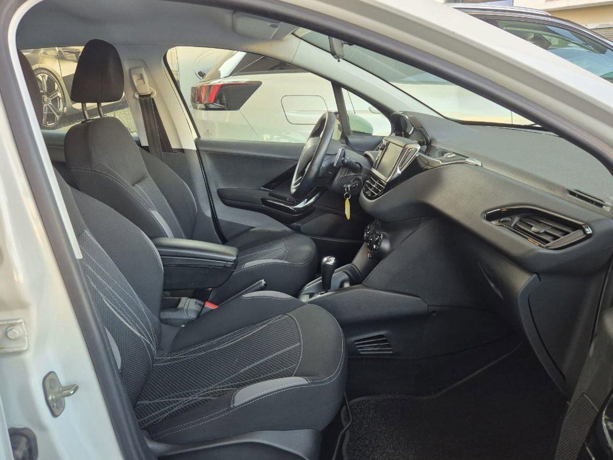 Peugeot 208 HDi 68 CV 5 porte Allure (14)