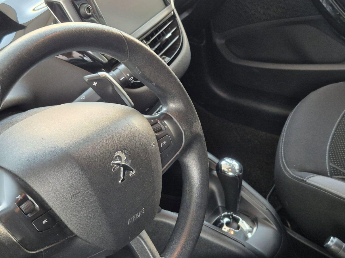 Peugeot 208 HDi 68 CV 5 porte Allure (15)