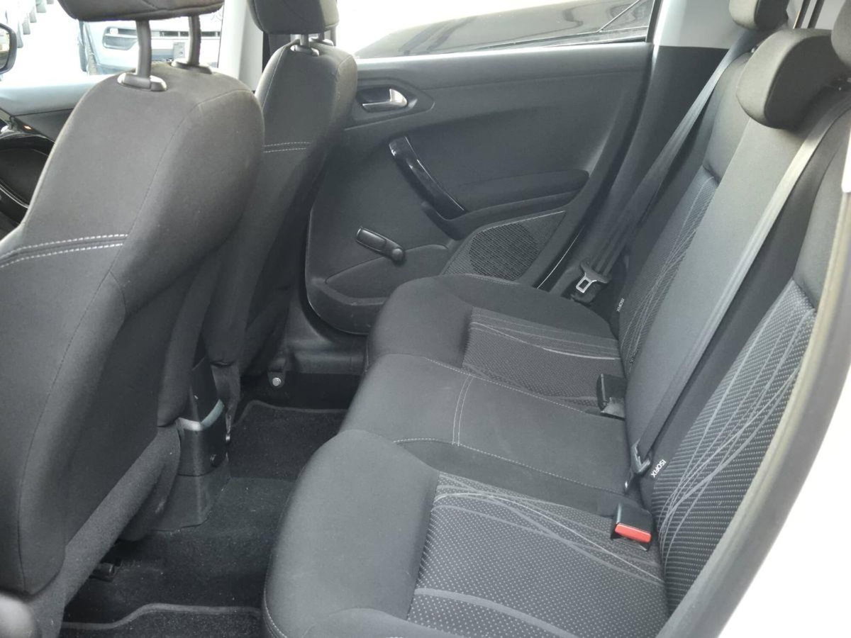 Peugeot 208 HDi 68 CV 5 porte Allure (17)