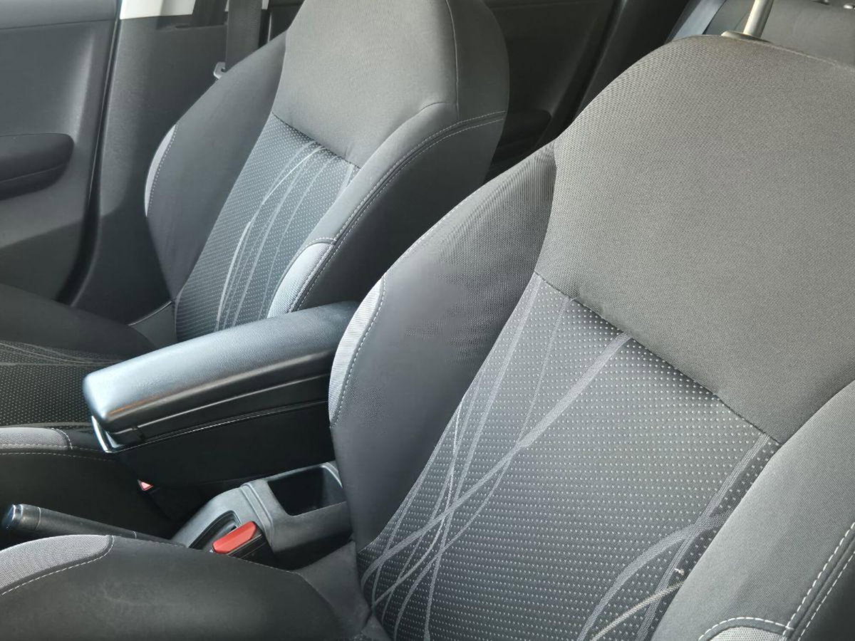 Peugeot 208 HDi 68 CV 5 porte Allure (8)