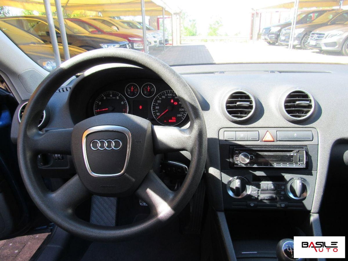 Audi A3 1.6 Ambiente (8)