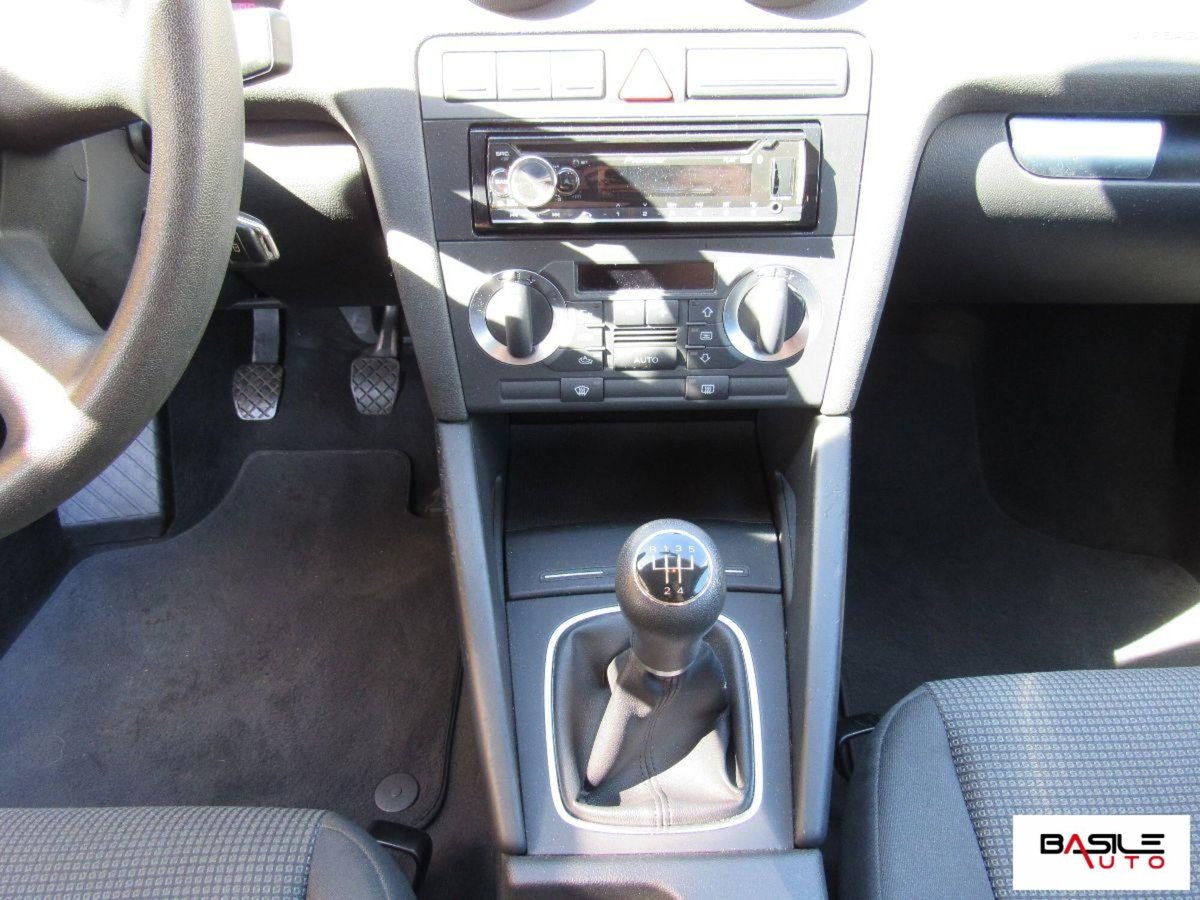 Audi A3 1.6 Ambiente (9)