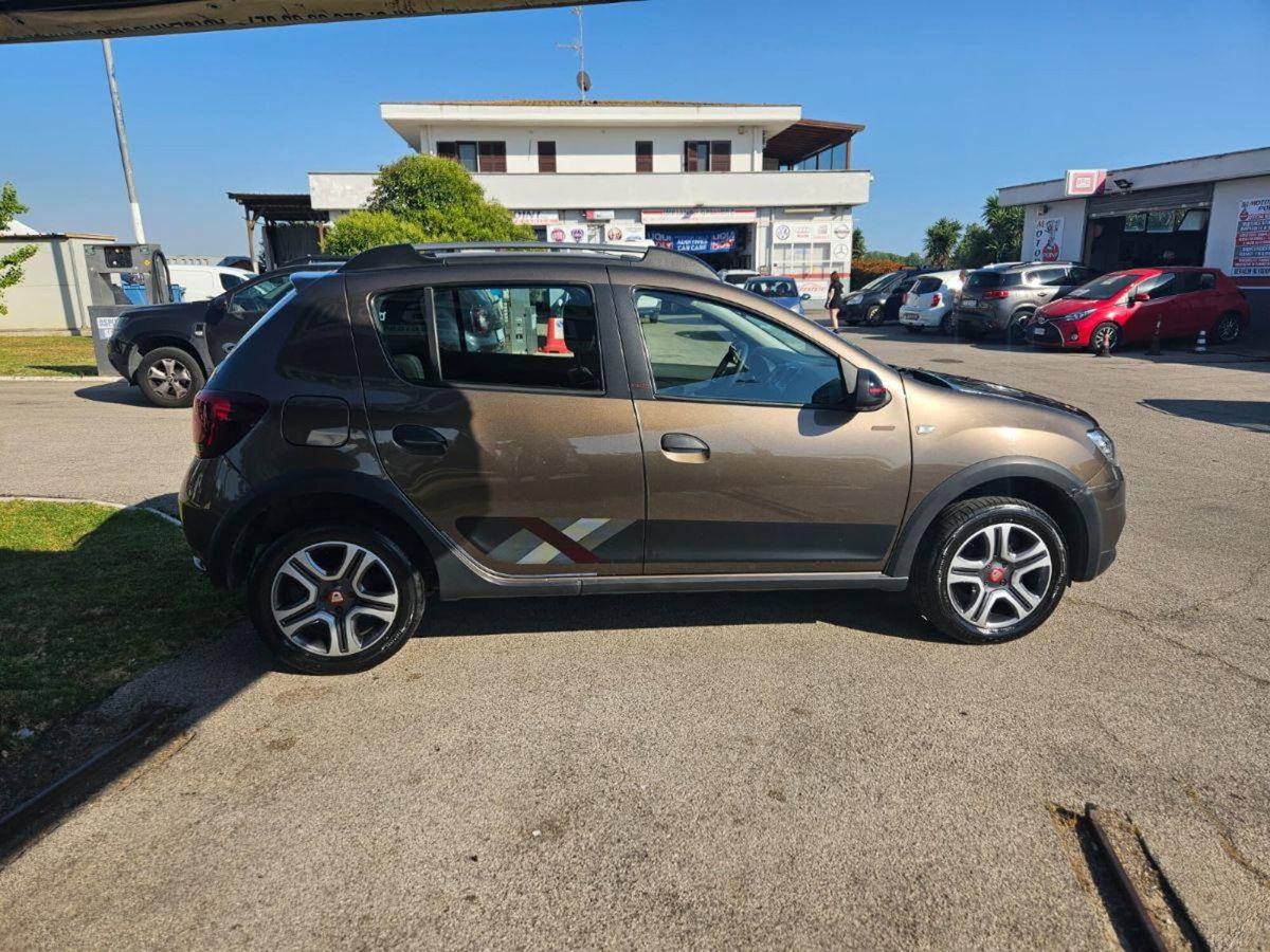 Dacia Sandero Stepway 1.5 dCi 90CV (5)
