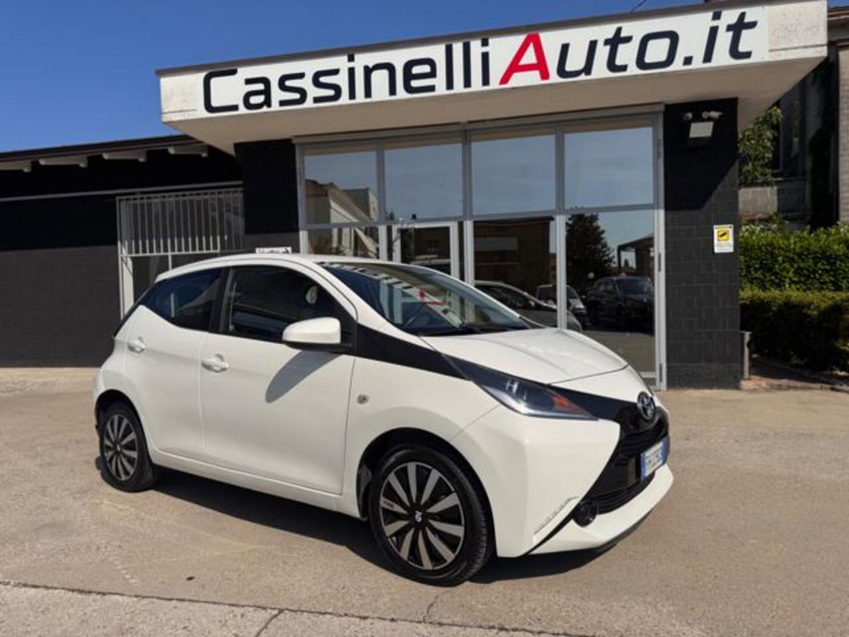 Toyota Aygo 1.0 VVT-i 69 CV 5 porte x-black TSS