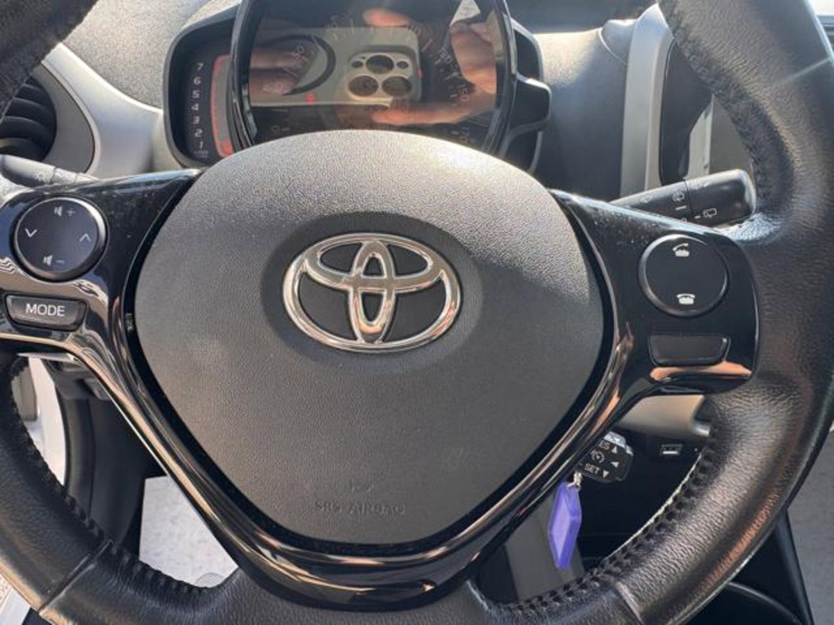 Toyota Aygo 1.0 VVT-i 69 CV 5 porte x-black TSS (11)
