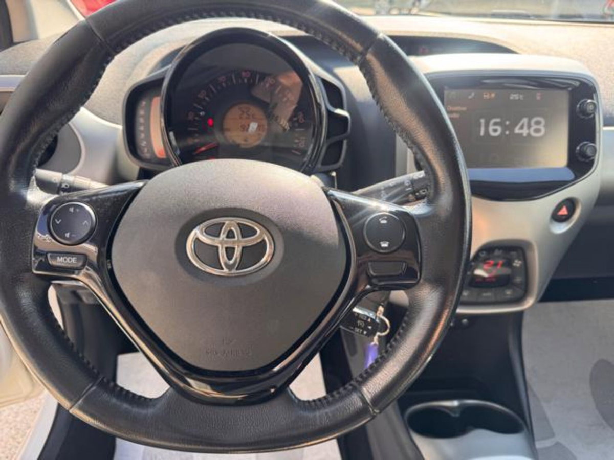 Toyota Aygo 1.0 VVT-i 69 CV 5 porte x-black TSS (12)