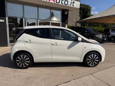 Toyota Aygo 1.0 VVT-i 69 CV 5 porte x-black TSS (2)