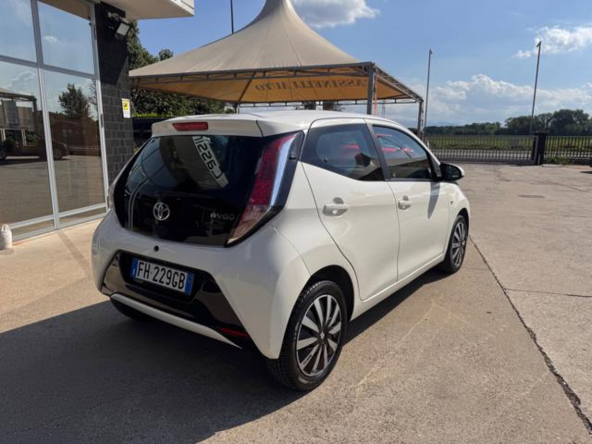 Toyota Aygo 1.0 VVT-i 69 CV 5 porte x-black TSS (3)
