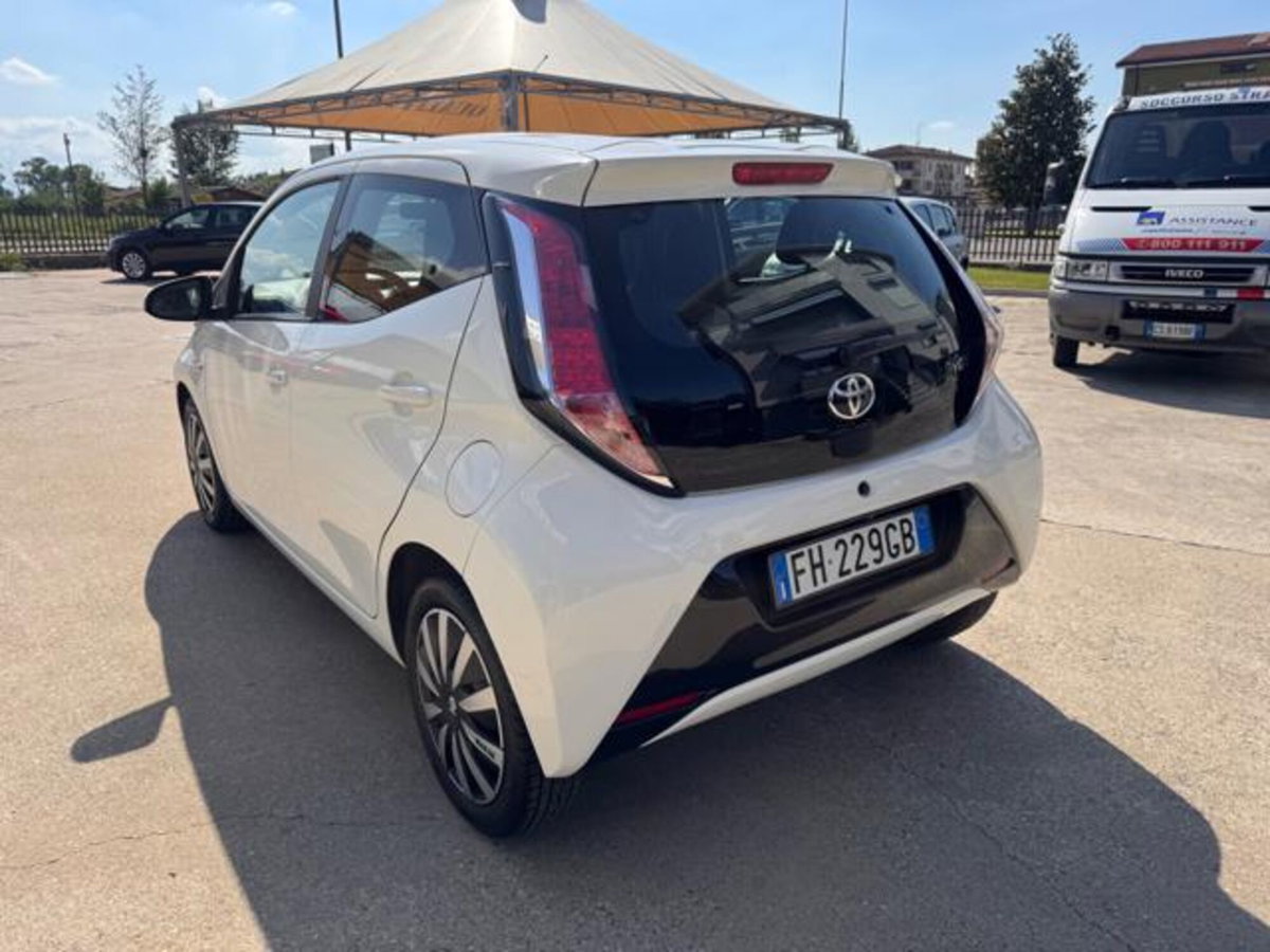 Toyota Aygo 1.0 VVT-i 69 CV 5 porte x-black TSS (5)
