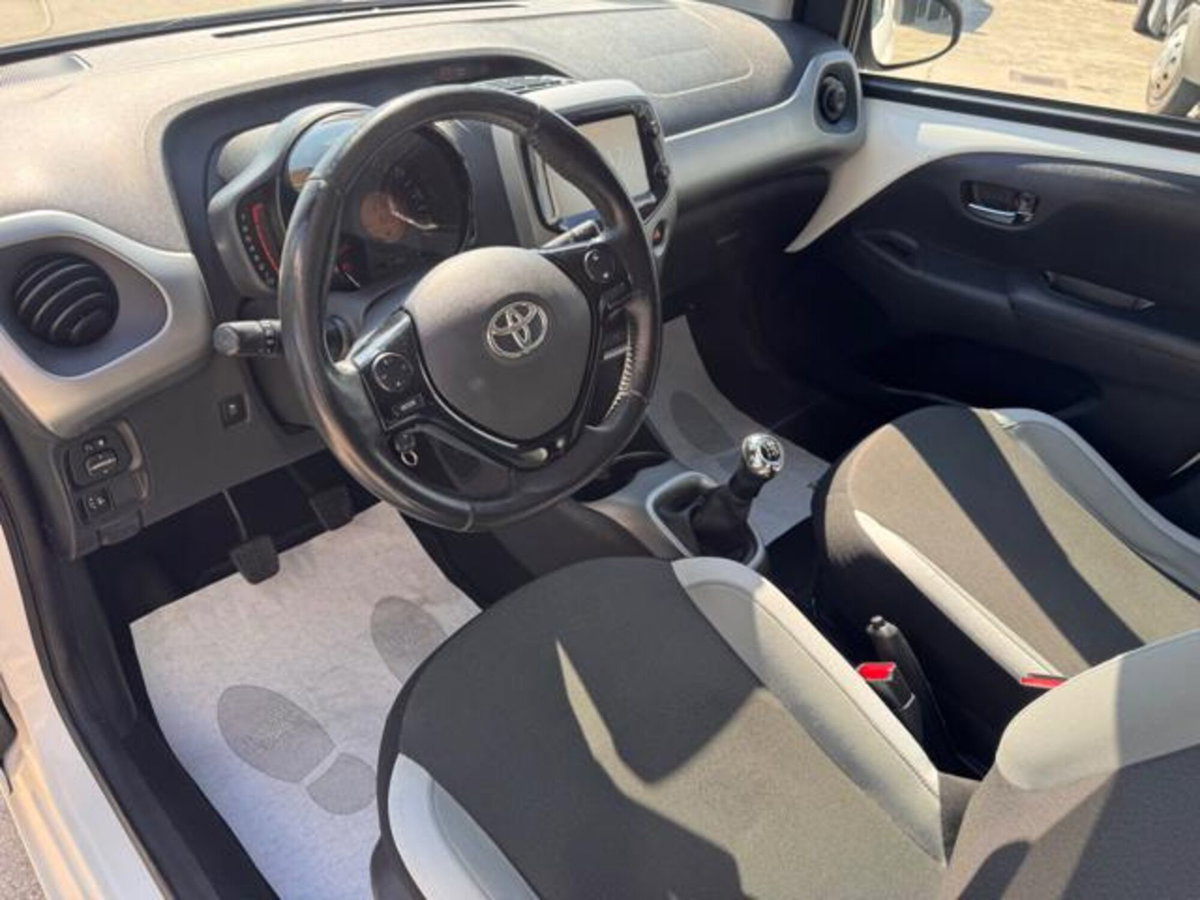 Toyota Aygo 1.0 VVT-i 69 CV 5 porte x-black TSS (7)