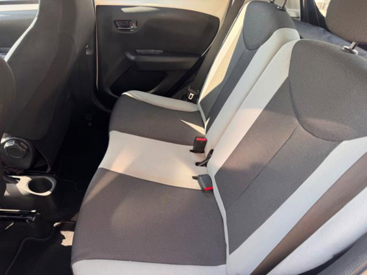 Toyota Aygo 1.0 VVT-i 69 CV 5 porte x-black TSS (9)