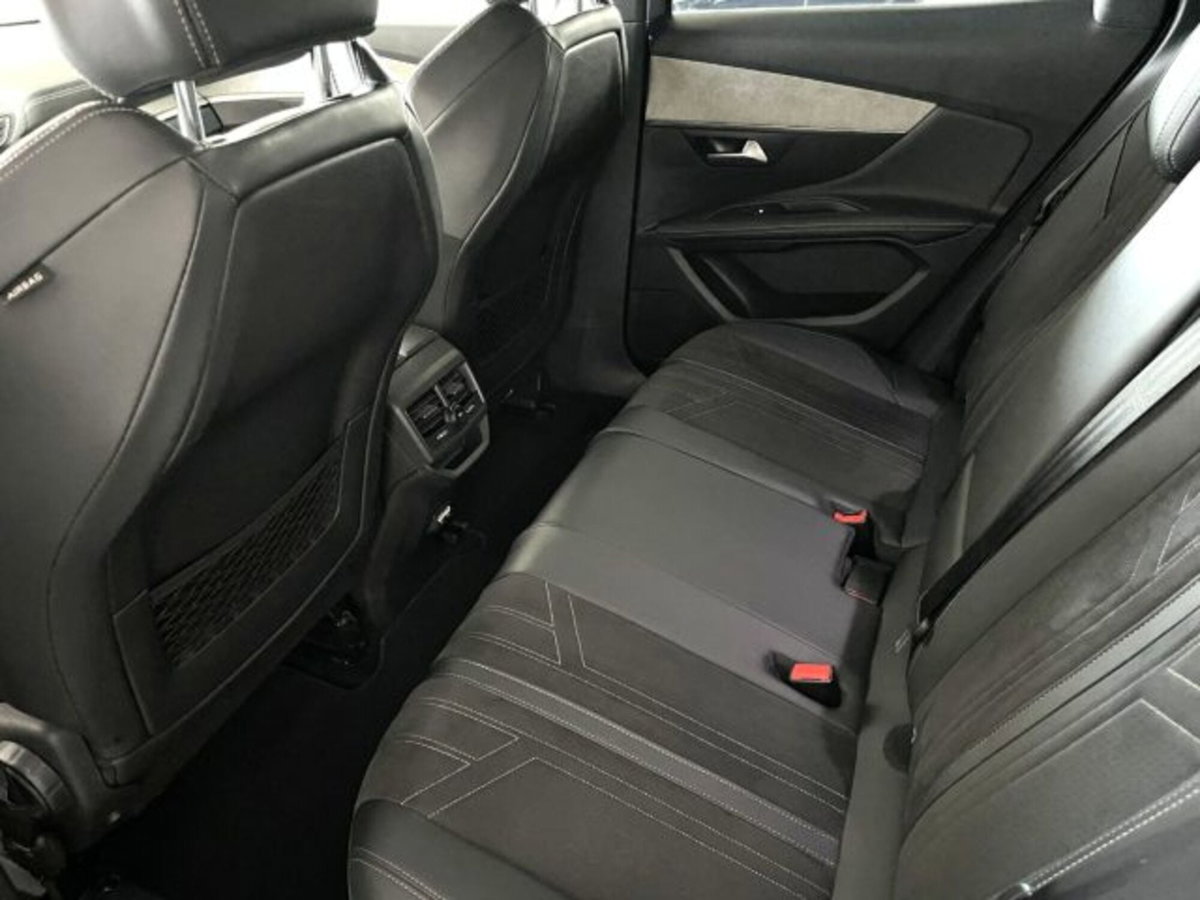 Peugeot 3008 BlueHDi 130 S&S EAT8 GT Pack (4)