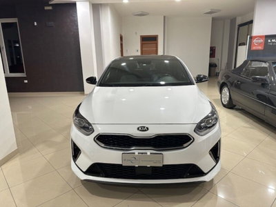 Kia ProCeed 1.6 CRDI DCT GT Line (2)