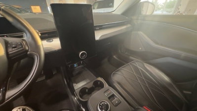 Ford Mustang Mach-E Standard 269CV (13)