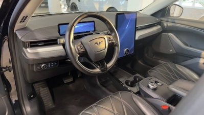 Ford Mustang Mach-E Standard 269CV (7)