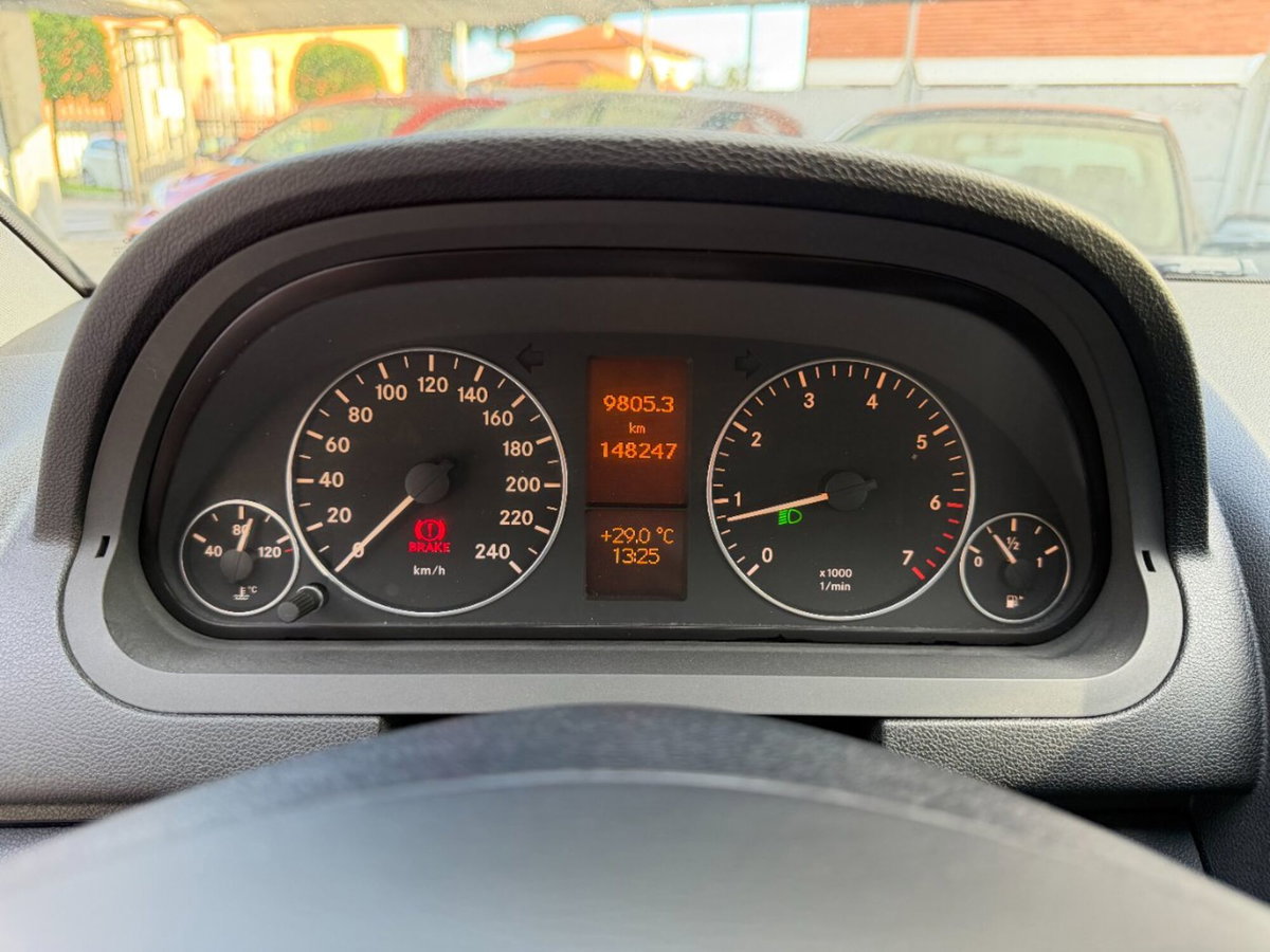 Mercedes-Benz Classe A 160 BlueEFFICIENCY Special Edition (12)