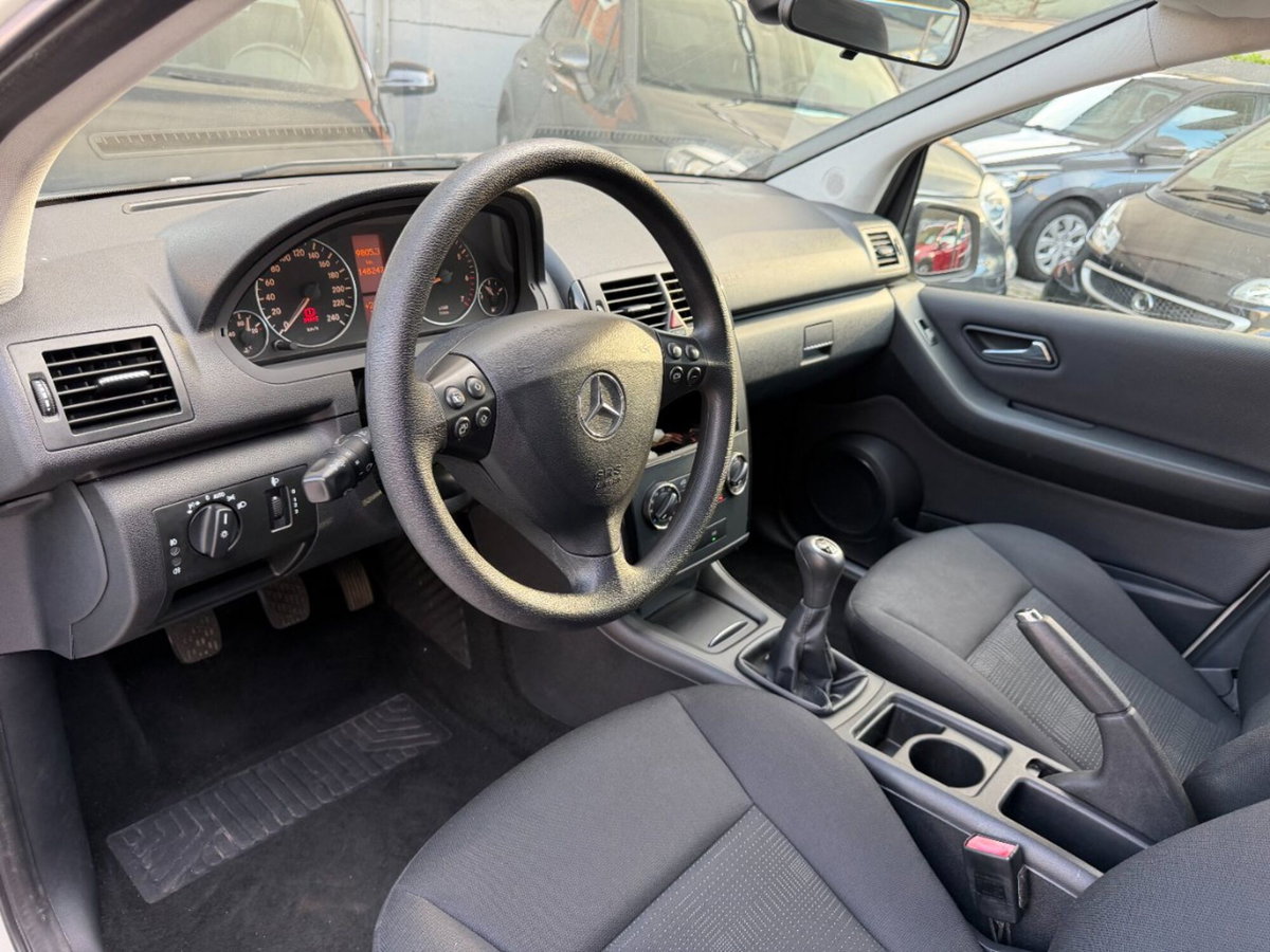 Mercedes-Benz Classe A 160 BlueEFFICIENCY Special Edition (2)