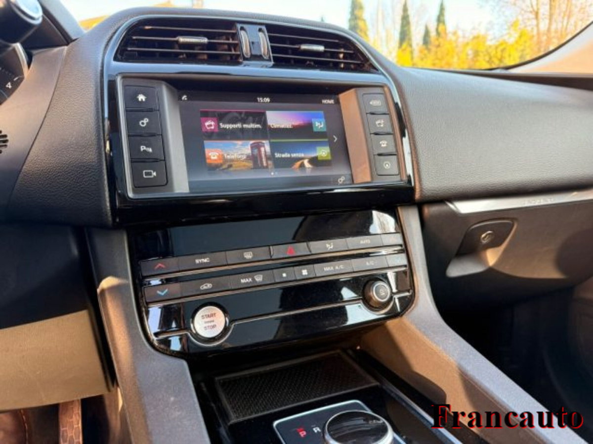 Jaguar F-Pace 2.0 D 180 CV aut. Portfolio (10)