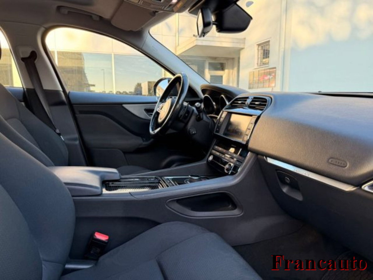 Jaguar F-Pace 2.0 D 180 CV aut. Portfolio (8)