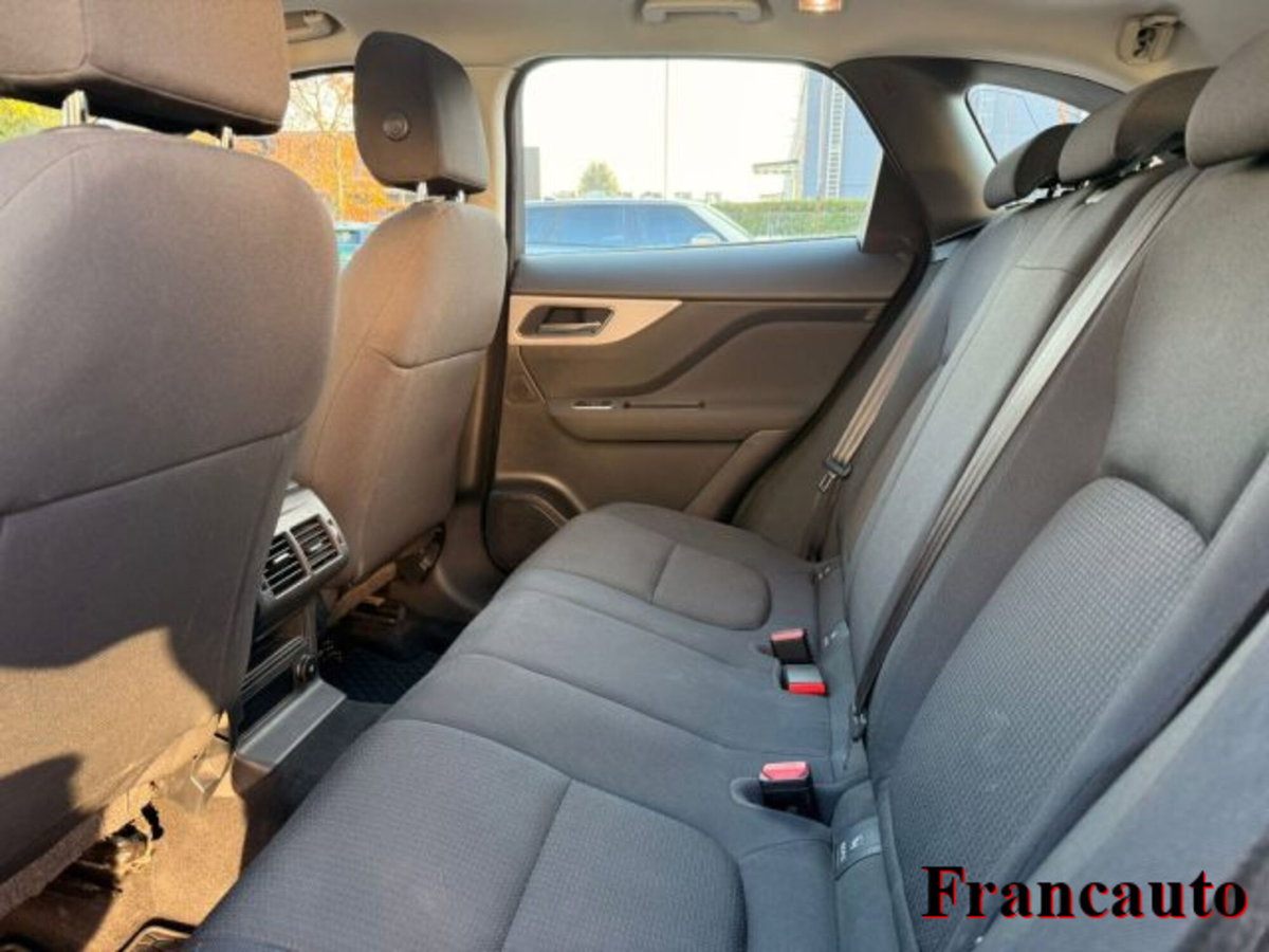 Jaguar F-Pace 2.0 D 180 CV aut. Portfolio (9)
