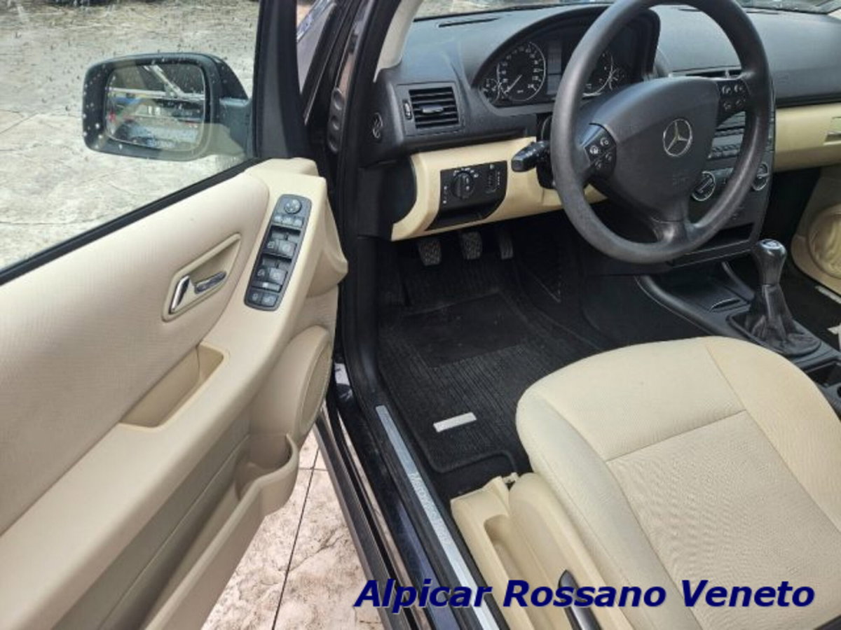 Mercedes-Benz Classe A 160 Elegance (12)