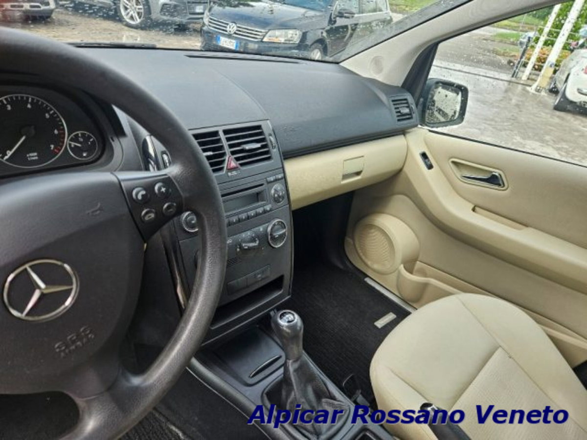 Mercedes-Benz Classe A 160 Elegance (9)