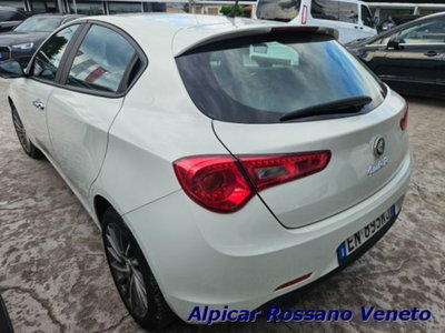 Alfa Romeo Giulietta 1.4 Turbo Distinctive Gpl 120cv (17)