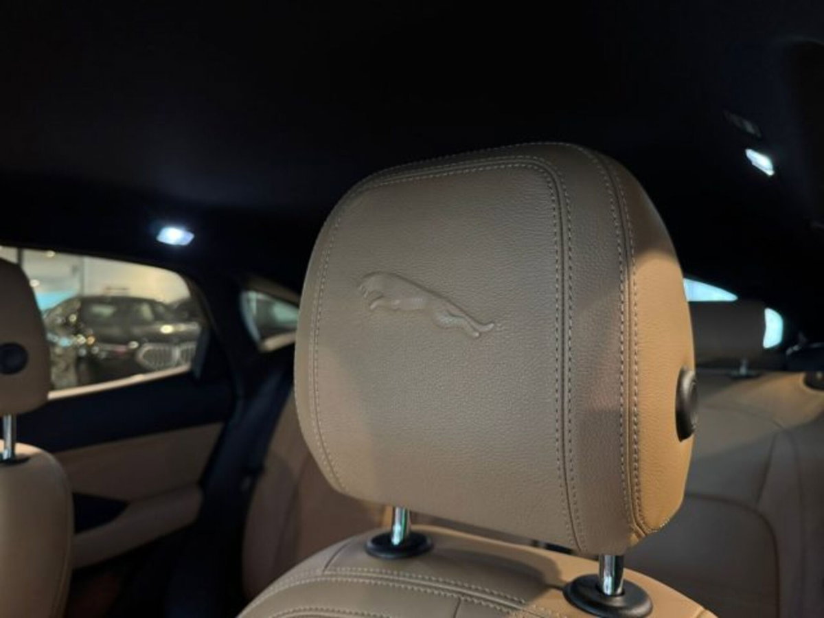Jaguar E-Pace 2.0d i4 mhev R-Dynamic S awd 163cv auto (10)