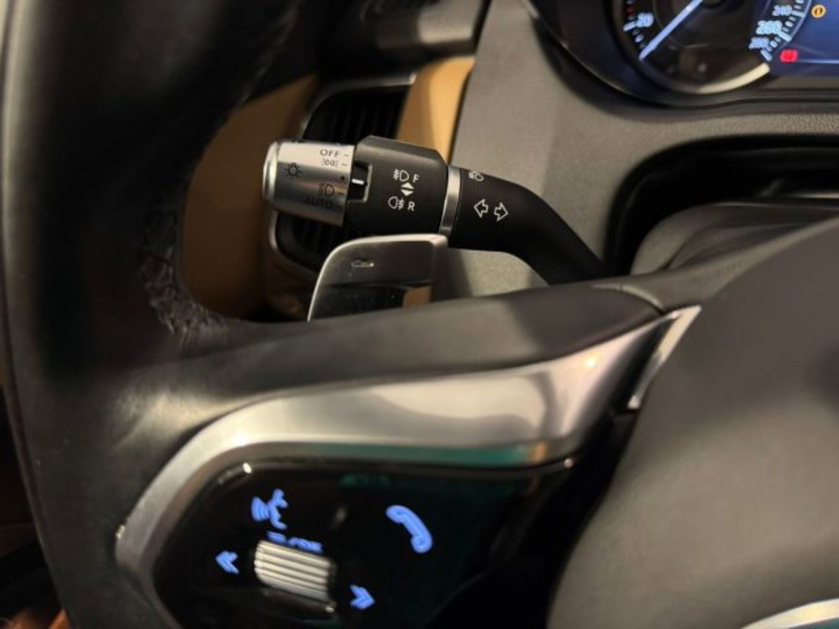 Jaguar E-Pace 2.0d i4 mhev R-Dynamic S awd 163cv auto (15)