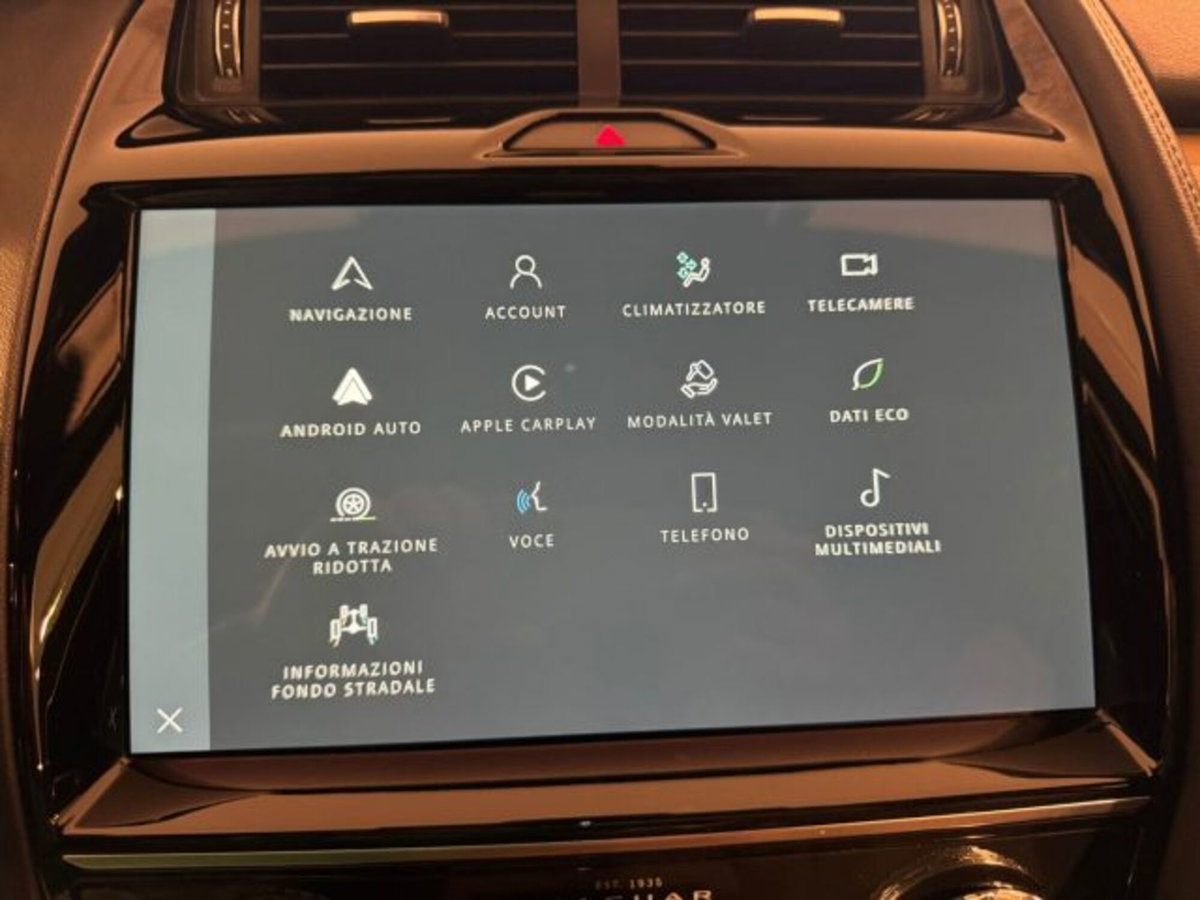 Jaguar E-Pace 2.0d i4 mhev R-Dynamic S awd 163cv auto (18)