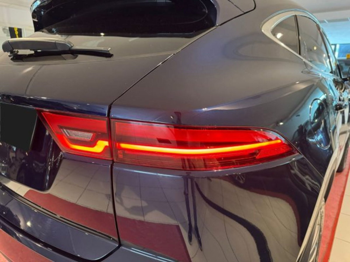 Jaguar E-Pace 2.0d i4 mhev R-Dynamic S awd 163cv auto (7)