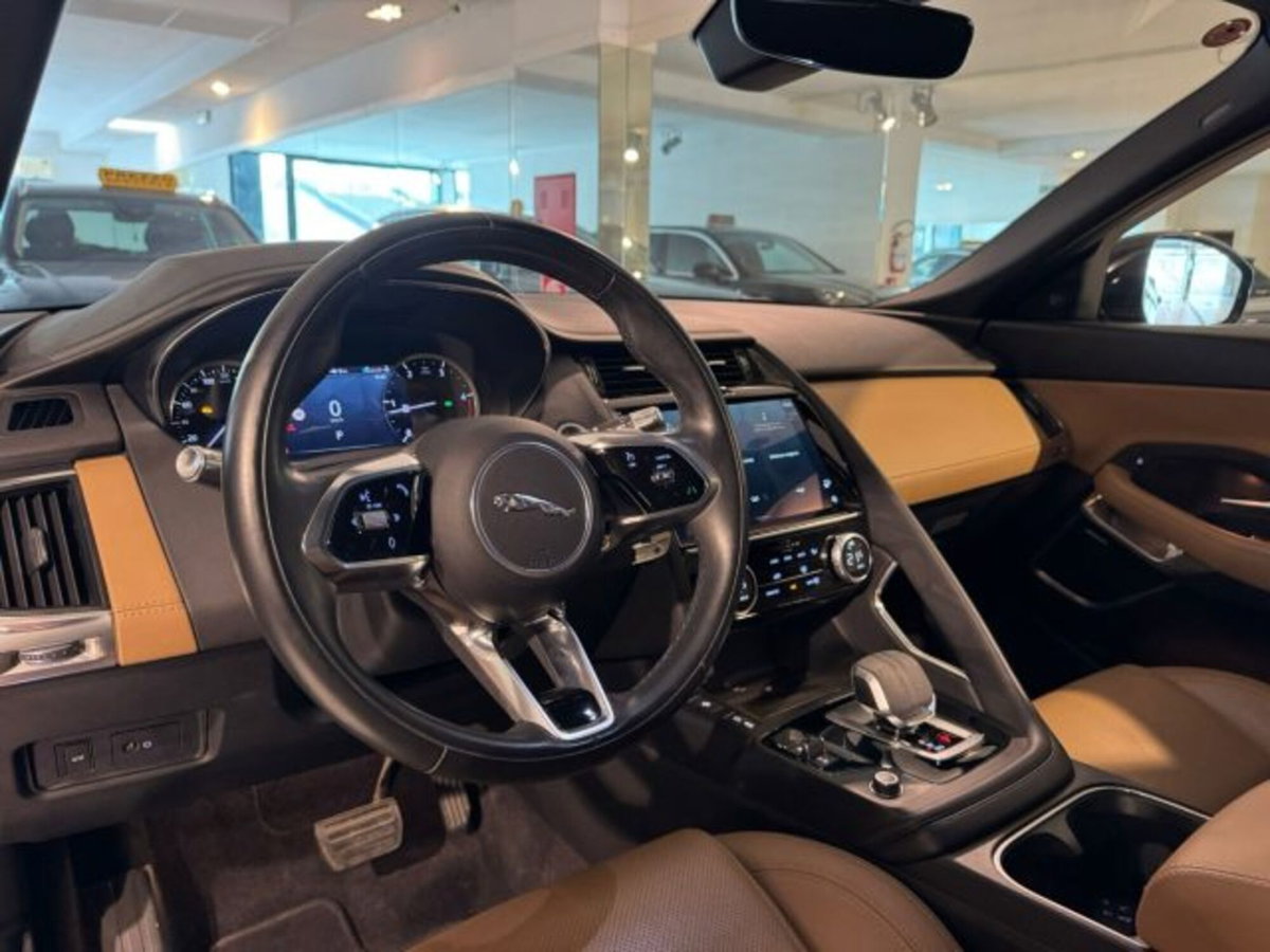 Jaguar E-Pace 2.0d i4 mhev R-Dynamic S awd 163cv auto (9)
