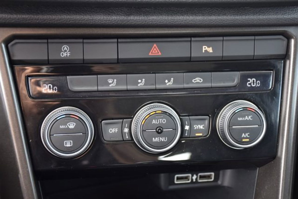 Volkswagen T-Roc 1.6 TDI SCR Business BlueMotion Technology (12)