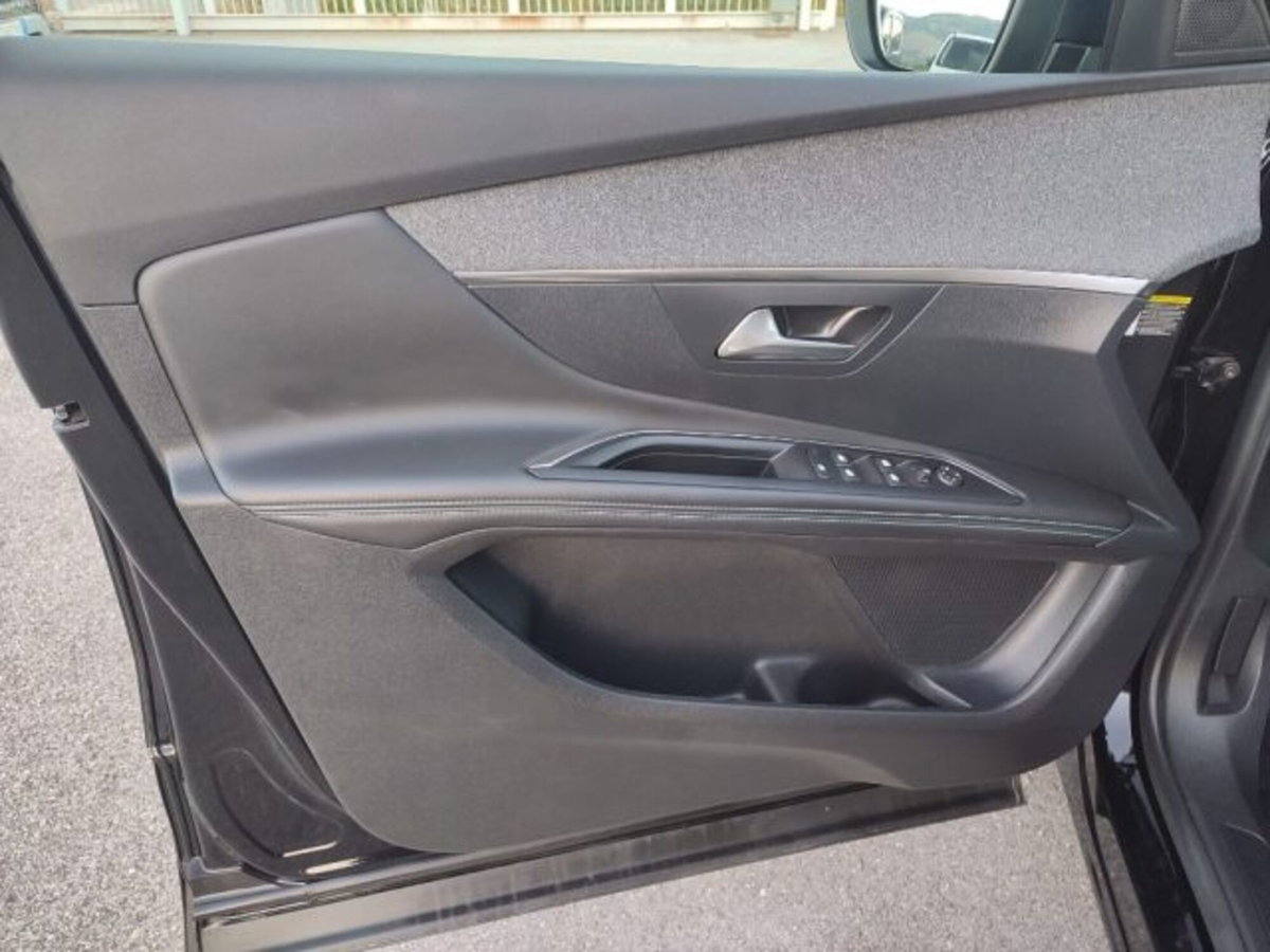 Peugeot 3008 BlueHDi 130 S&S EAT8 Allure Pack (18)