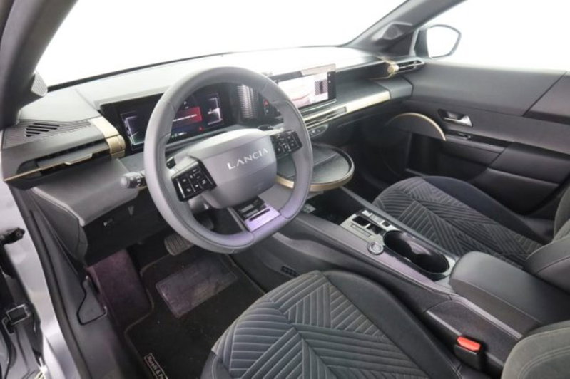 Lancia Ypsilon 1.2 mhev Edizione Cassina e-dct