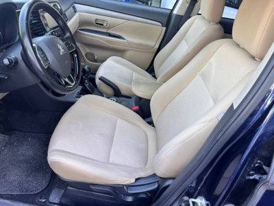 Mitsubishi Outlander 2.2 DI-D 4WD Instyle Plus Navi (10)