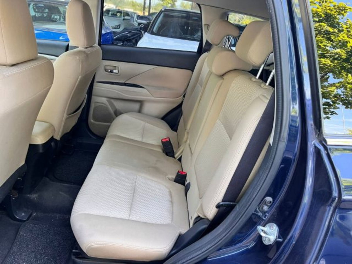 Mitsubishi Outlander 2.2 DI-D 4WD Instyle Plus Navi (11)