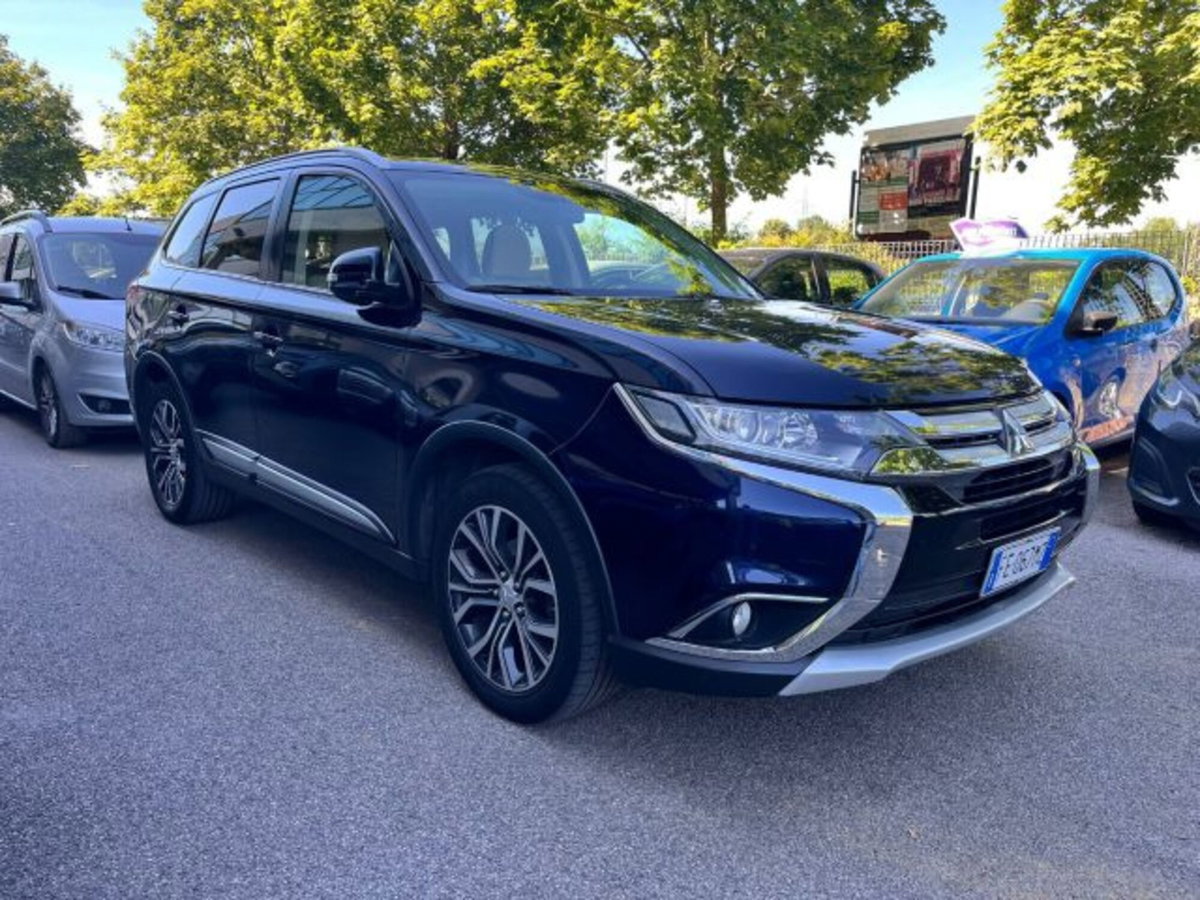 Mitsubishi Outlander 2.2 DI-D 4WD Instyle Plus Navi (2)