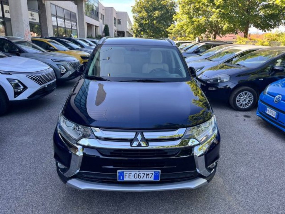 Mitsubishi Outlander 2.2 DI-D 4WD Instyle Plus Navi (3)