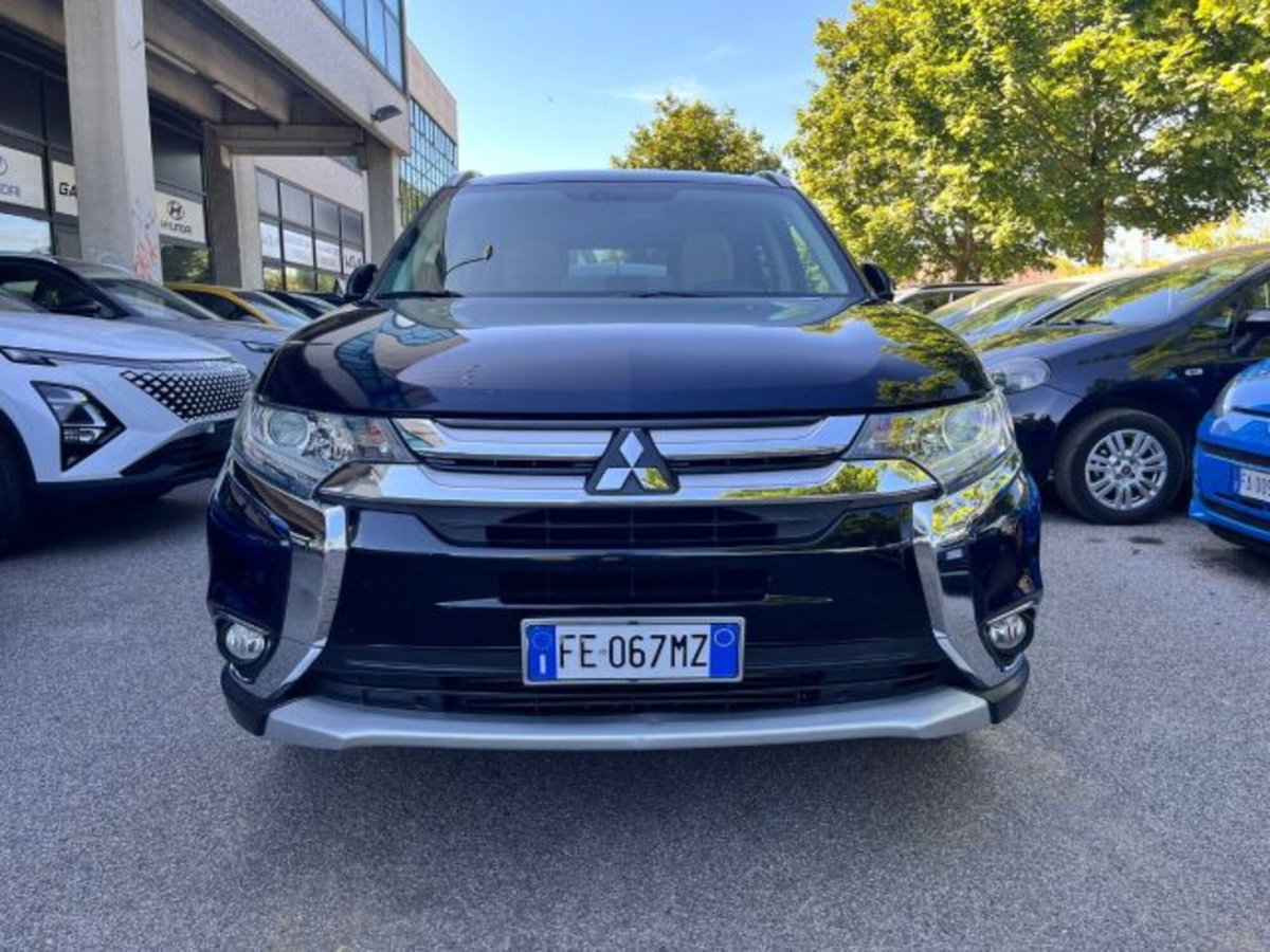Mitsubishi Outlander 2.2 DI-D 4WD Instyle Plus Navi (4)