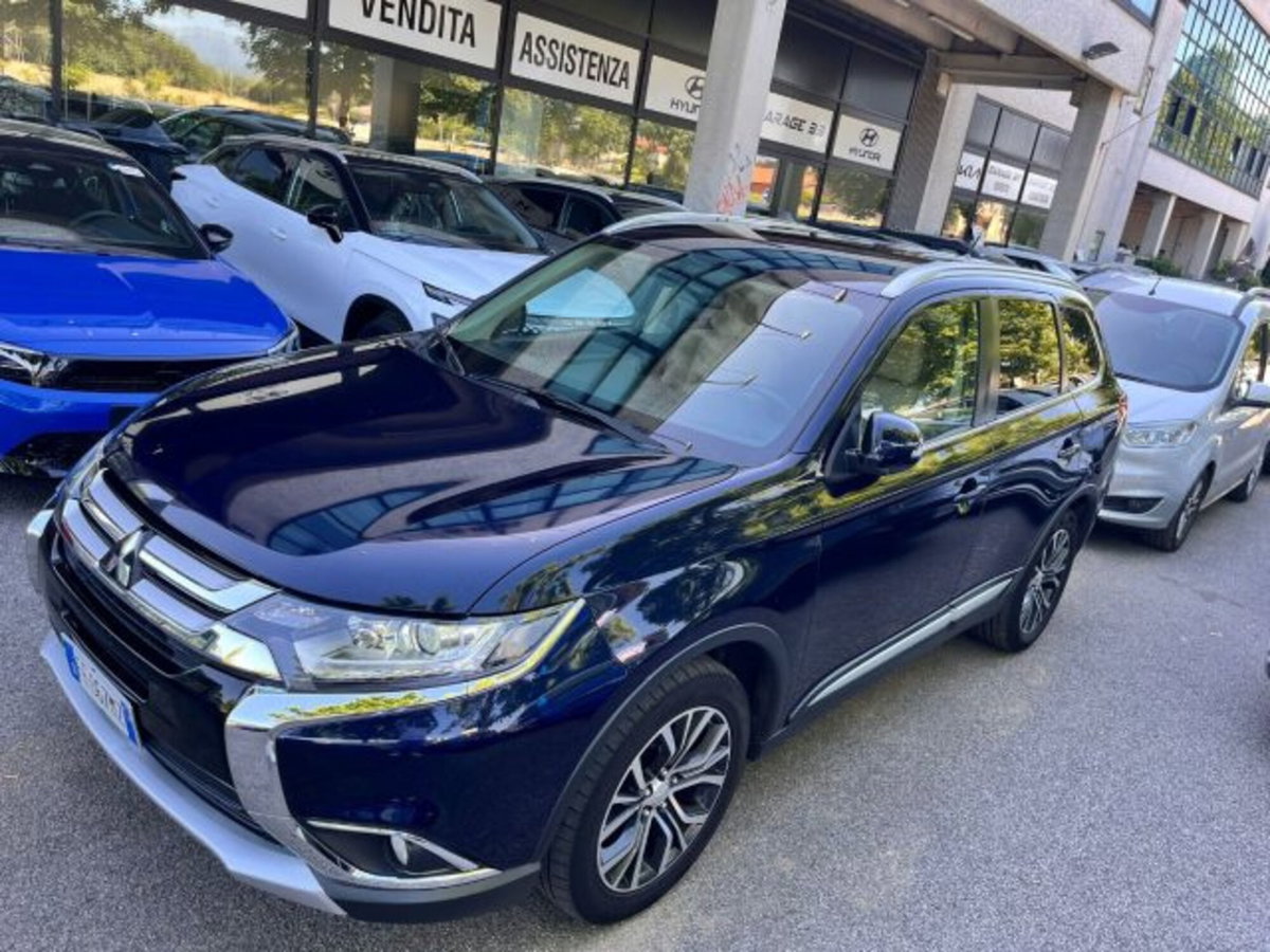 Mitsubishi Outlander 2.2 DI-D 4WD Instyle Plus Navi (8)